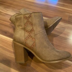 fergie ankle boots